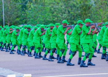 New 423 DASSO officers from 13 districts have completed basic training at the Gishari Advanced Training School.