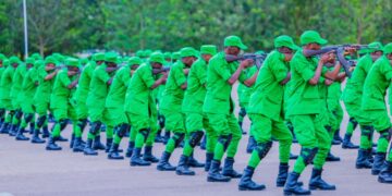 New 423 DASSO officers from 13 districts have completed basic training at the Gishari Advanced Training School.