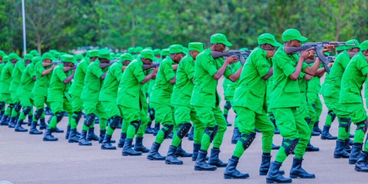 New 423 DASSO officers from 13 districts have completed basic training at the Gishari Advanced Training School.