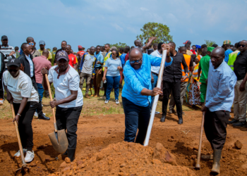 Prime Minister Joins Gahini Residents in Community Work to Rehabilitate Roads