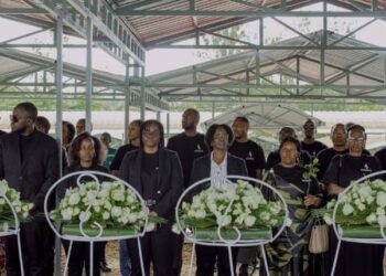 Bralirwa Plc management laying wreaths at the Nyanza-Kicukiro Genocide Memorial.