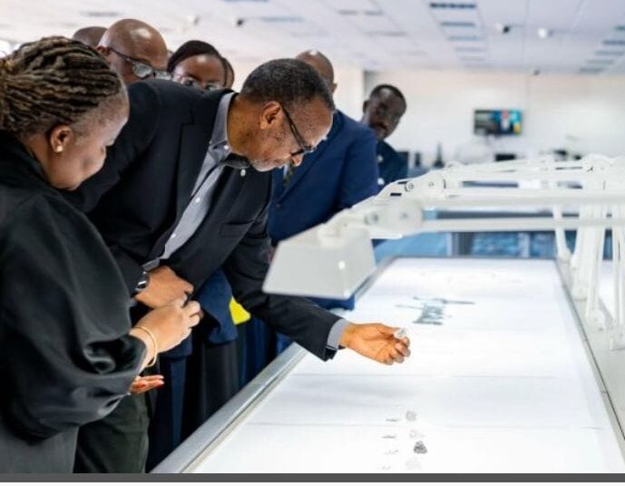 President Kagame visits Botswana Diamond Trading Company with President Duma Boko.