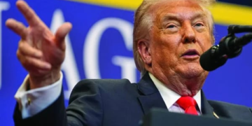 Trump suspends escorting ships through the Strait of Hormuz shortly after it began