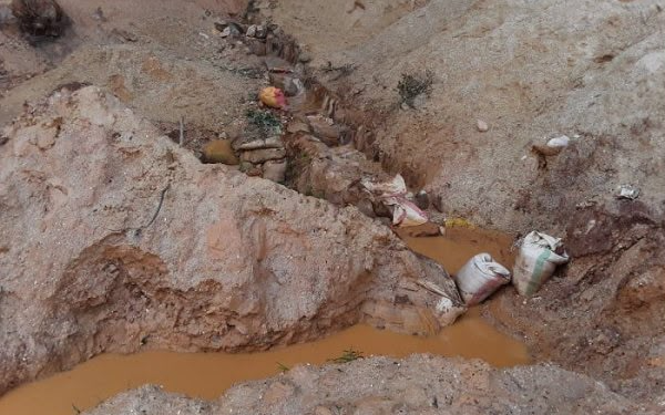 Kayonza: Two Young Men Buried in Illegal Mining Pit, One Dies