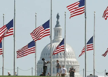Dolly Parton, famous in Country Music, has died, and Trump orders flags lowered in her honor