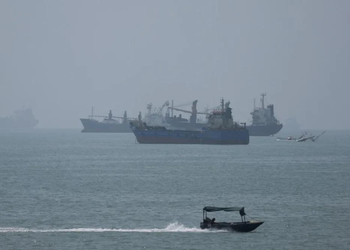 US Launches Attack on Larak Island in Iran