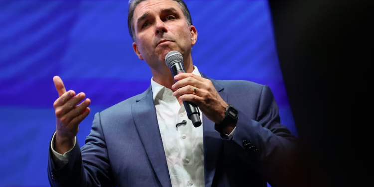 Flávio Bolsonaro Holds Slight Lead Over Lula in Brazil Presidential Election Poll