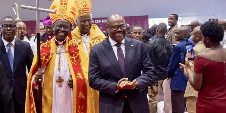 PM Urges Churches to Fight Alcohol Abuse and Misleading Teachings
